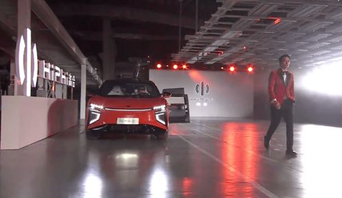 跨界營銷新典范 高合汽車聯動Scabal工廠走秀，重構汽車銷售體驗